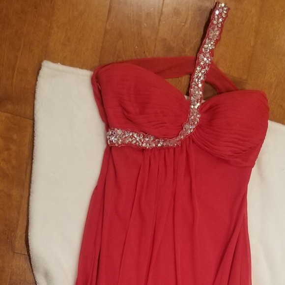 Formal Open Back Dress w/Sequined Shoulder Strap - Picture 4 of 12
